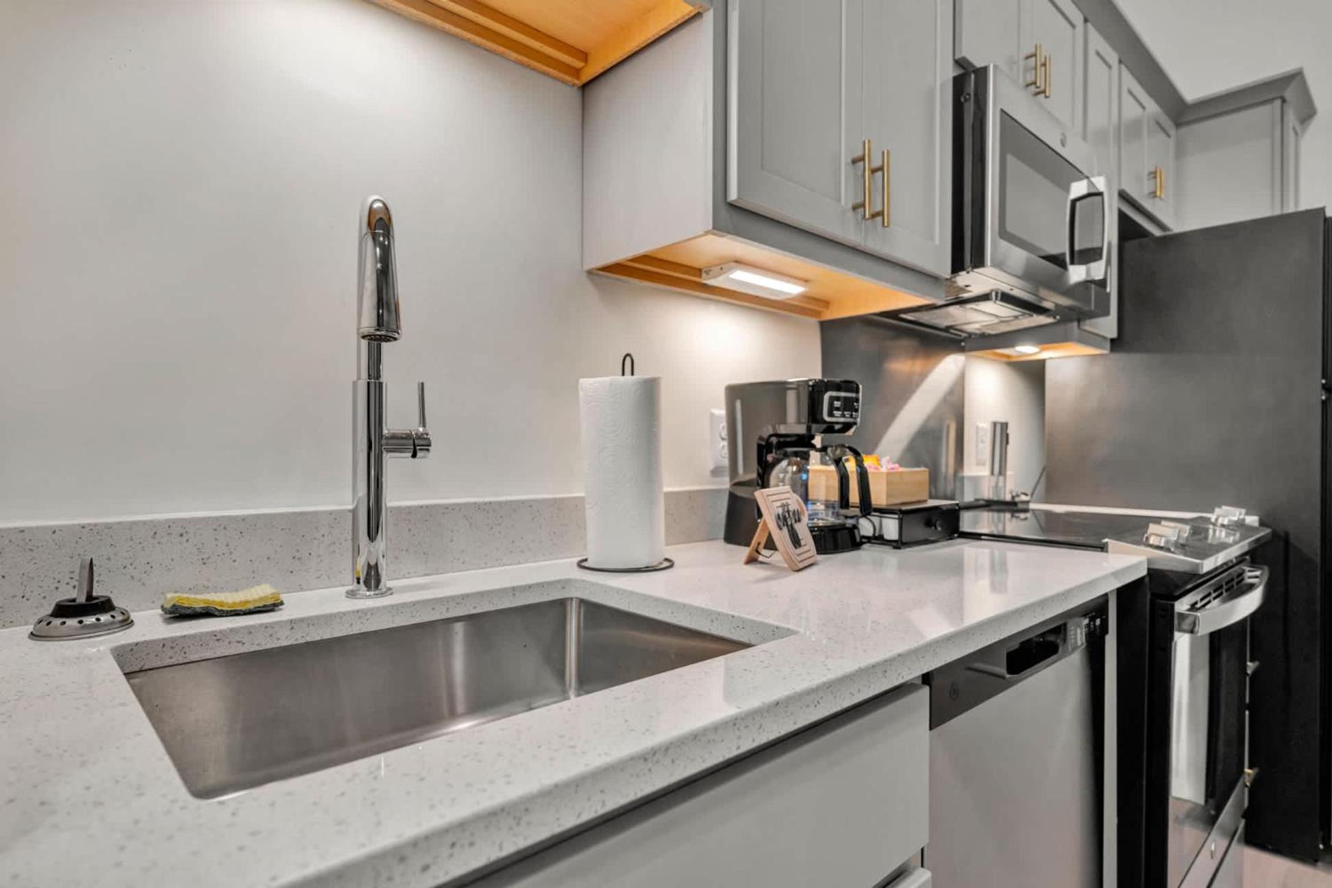 Apartment Bright And Modern In # 304 *