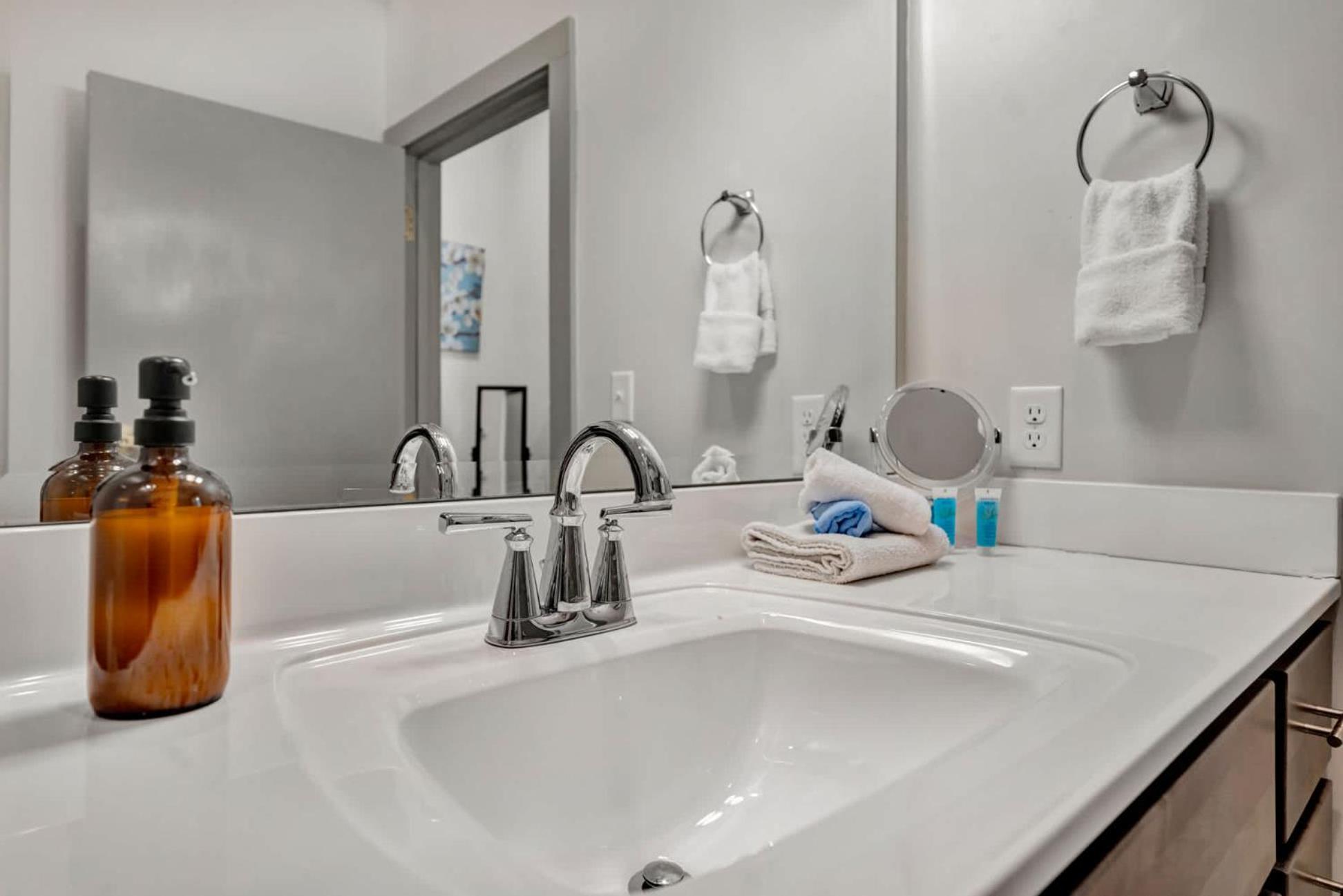 Bright And Modern In # 304 Louisville